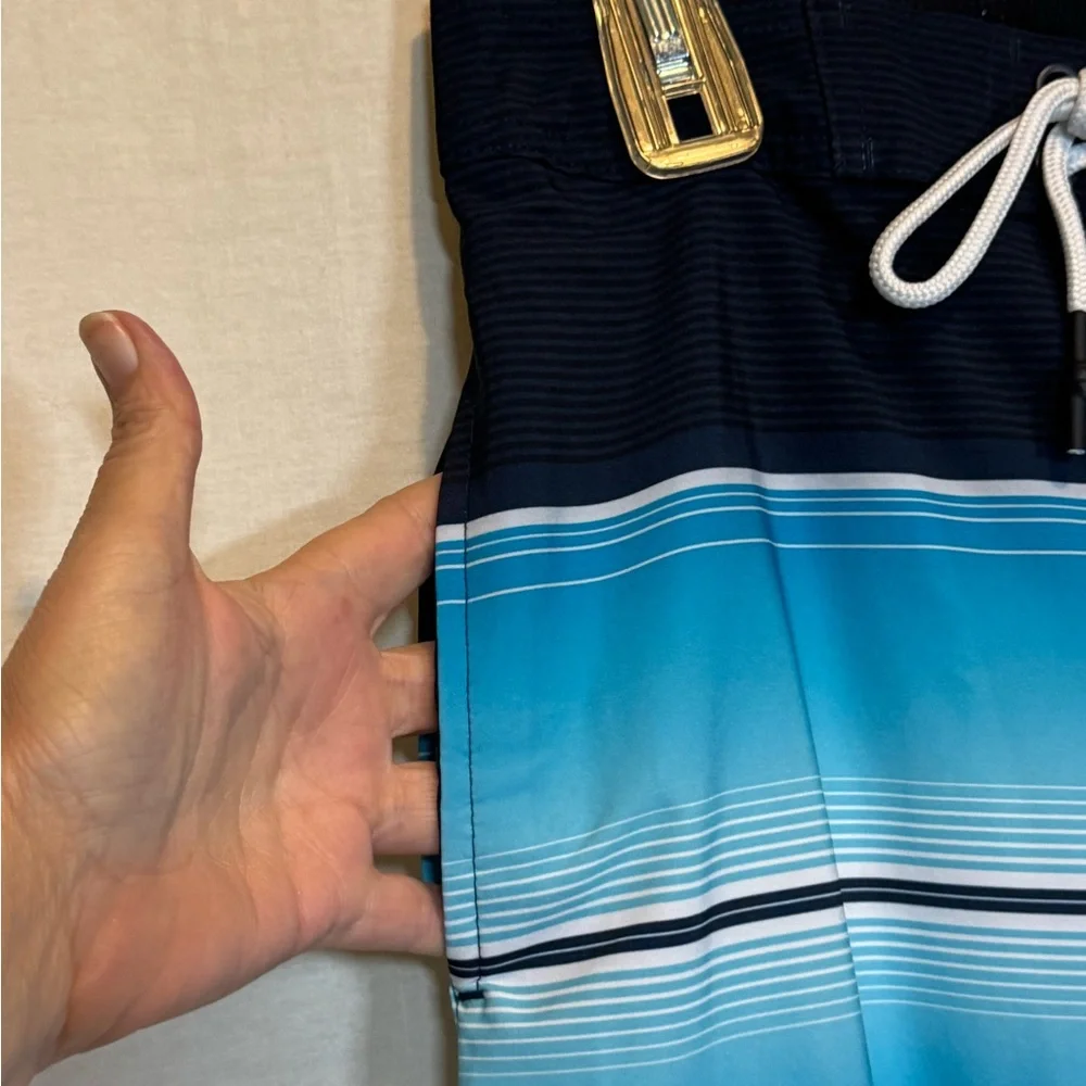 G-148 Men’s No Boundaries NWT Blue &‎ White Stripe Fixed Waist Swim Board Shorts